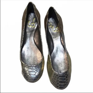BCBG Paris Metallic Round Toe Flats Size 6.5